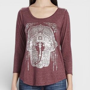 405 10/$50🏄🏻‍♀️ Lucky Brand 3/4 Sleeve Silver Elephant Top
